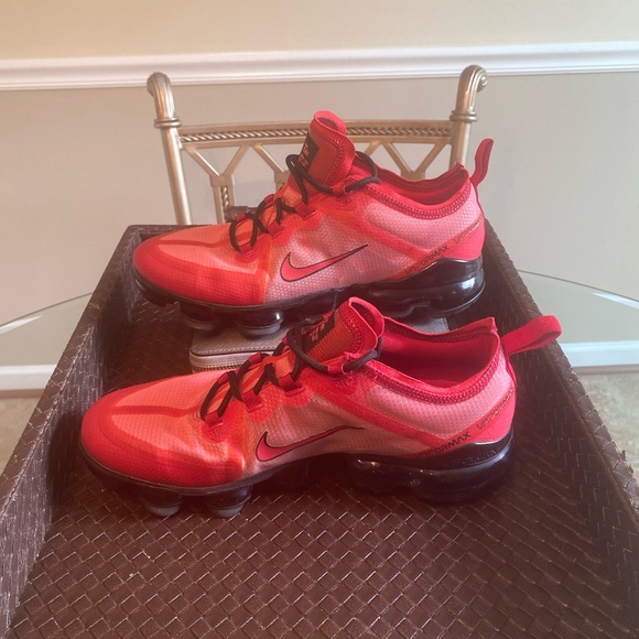 Nike Air VaporMax 2019—-Size 7Y (8.5 womens) - Picture 4 of 13